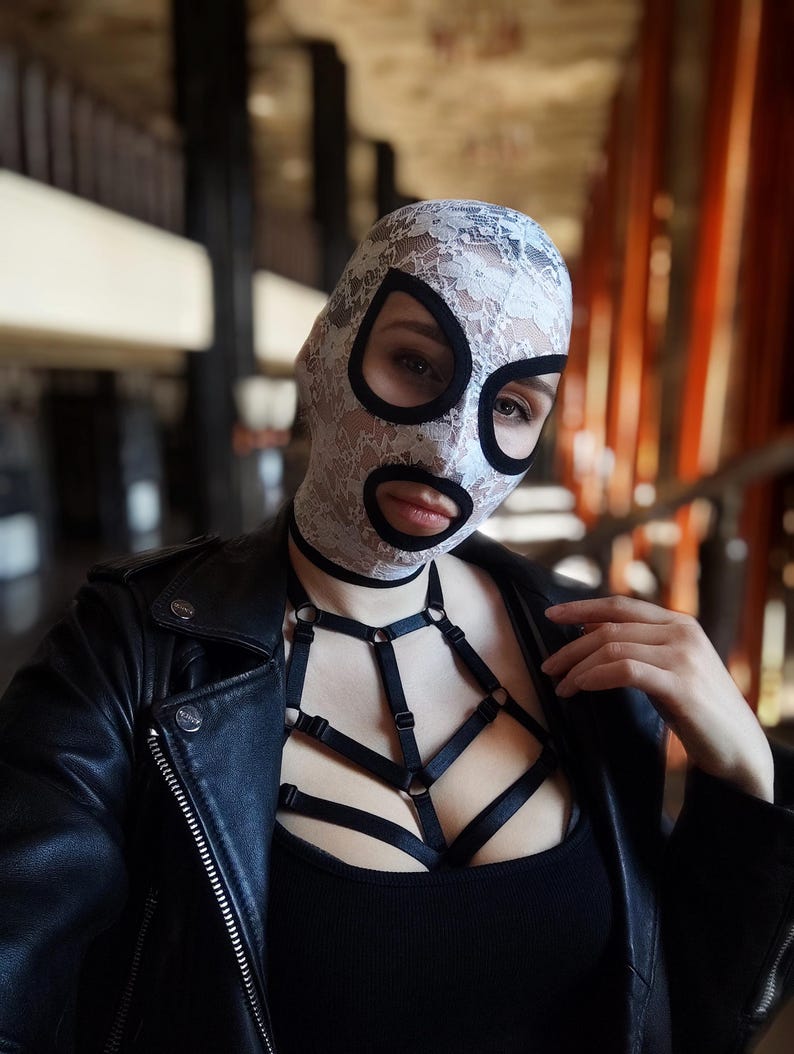Handmade white lace mask 32