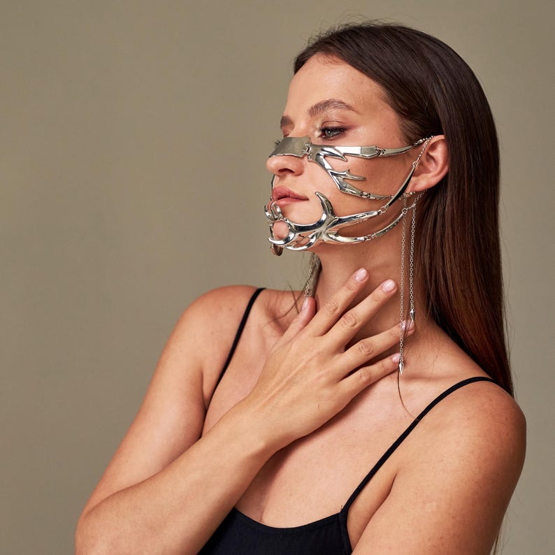 Metal chain mask 138