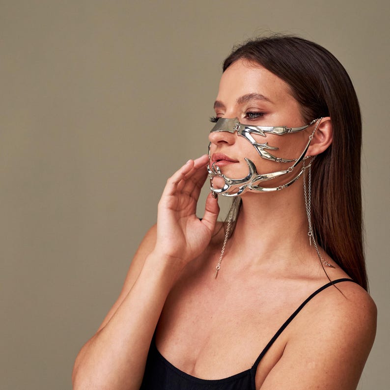 Metal chain mask 138