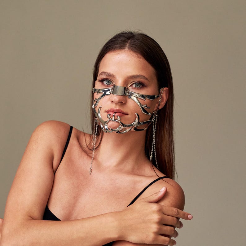 Metal chain mask 138