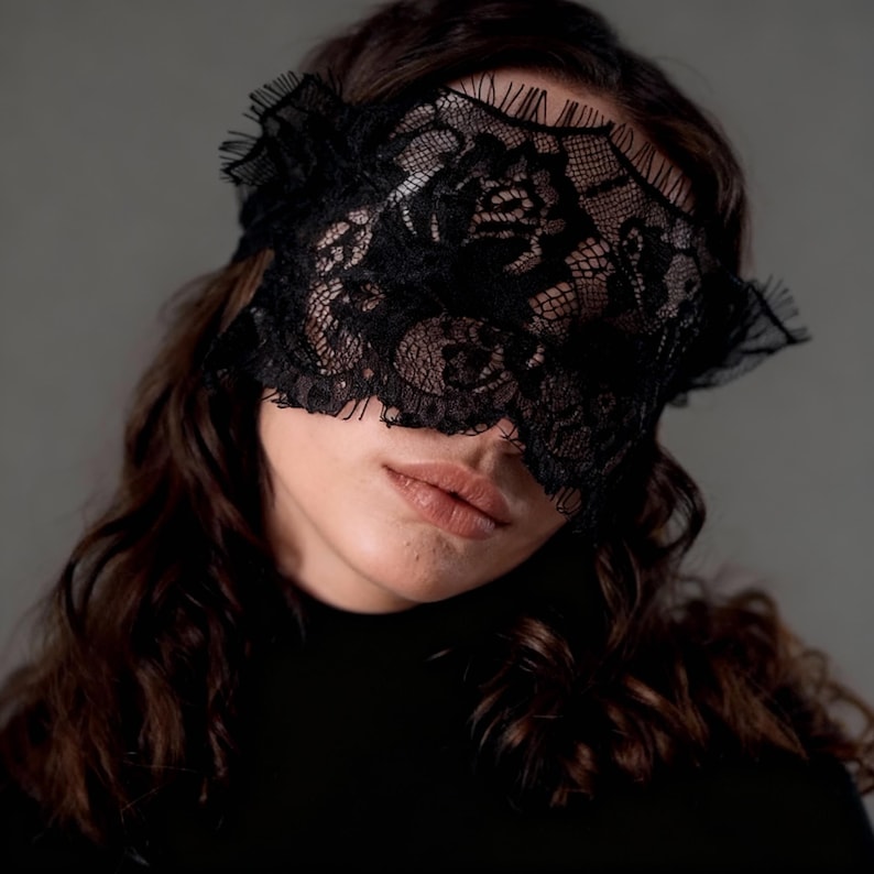 Black Lace Mask 49